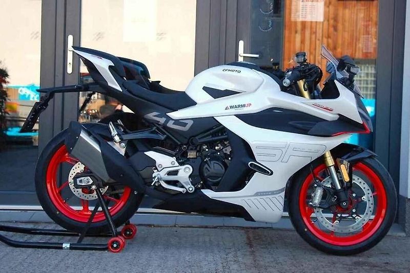 Mezi hlavní výhody motorek CFMOTO patří velmi dobrý poměr cena/výkon.