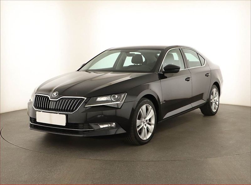 Škoda Superb (2015) Style 2.0 TDI, Automat - fotka 2 z 17