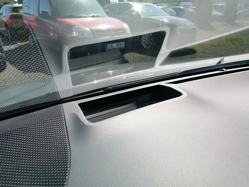 Toyota Corolla (2021) 1.8 Hybrid Executive,Head-up - fotka 17 z 33