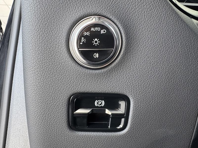 Mercedes-Benz GLC 300d 4MATIC*198kW*AMG*Tažné - fotka 28 z 38