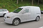 Nástupce, jak ukazovaly špionážní fotografie kamuflovaných prototypů, měla být obytná dodávka