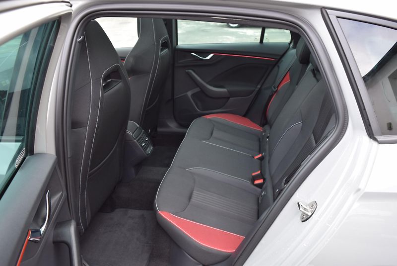 Škoda Scala (2021) 1.0TSI 81kw MONTE CARLO PANO  - fotka 15 z 48