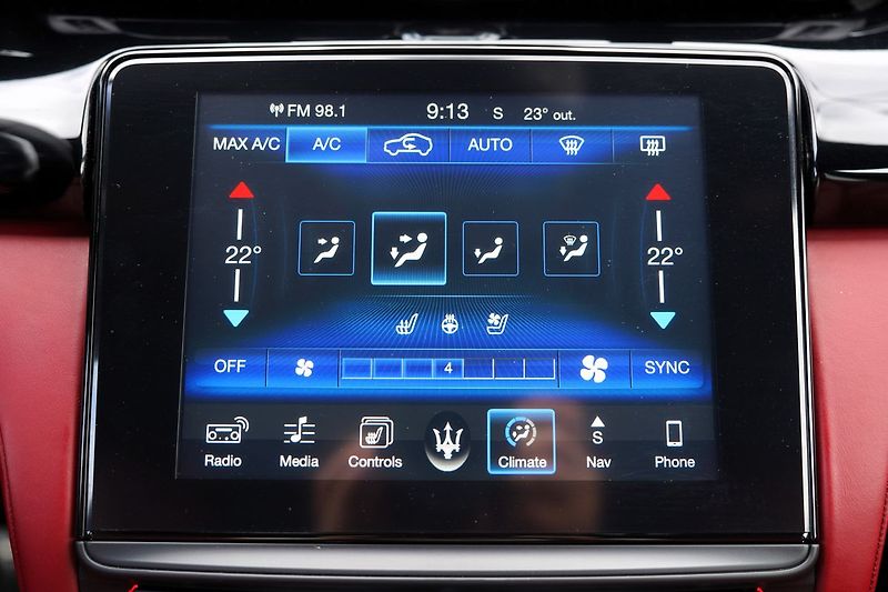 Maserati Quattroporte S Q4 3.0i V6/410 PS/automat/B& - fotka 37 z 50