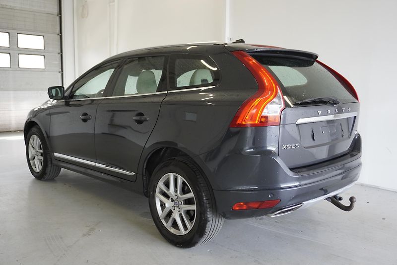 Volvo XC60 2,0 D4 AUTOMAT - fotka 7 z 32