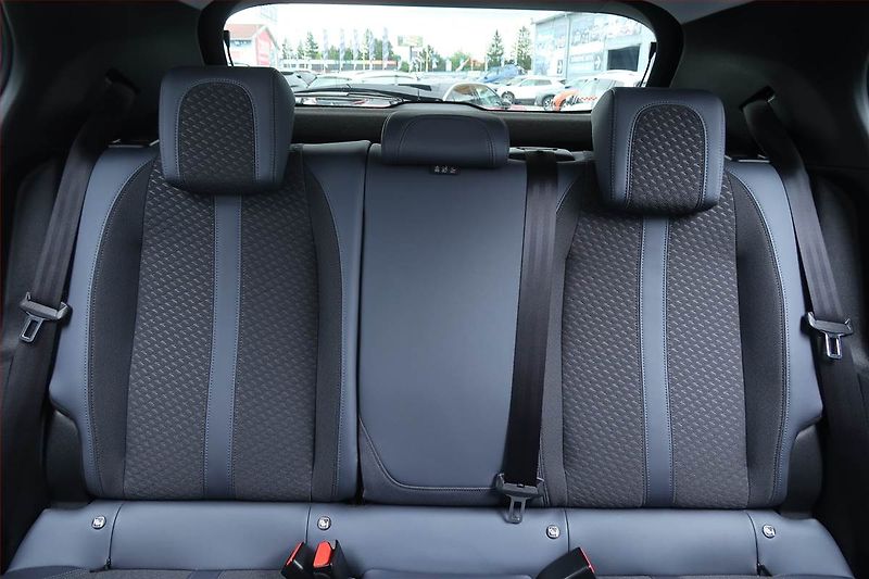 Peugeot 2008 (2020) Allure 1.2 PureTech, Automat - fotka 10 z 25