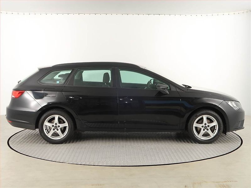 Seat Leon (2015) 1.6 TDI, Navi, Tempomat - fotka 6 z 17