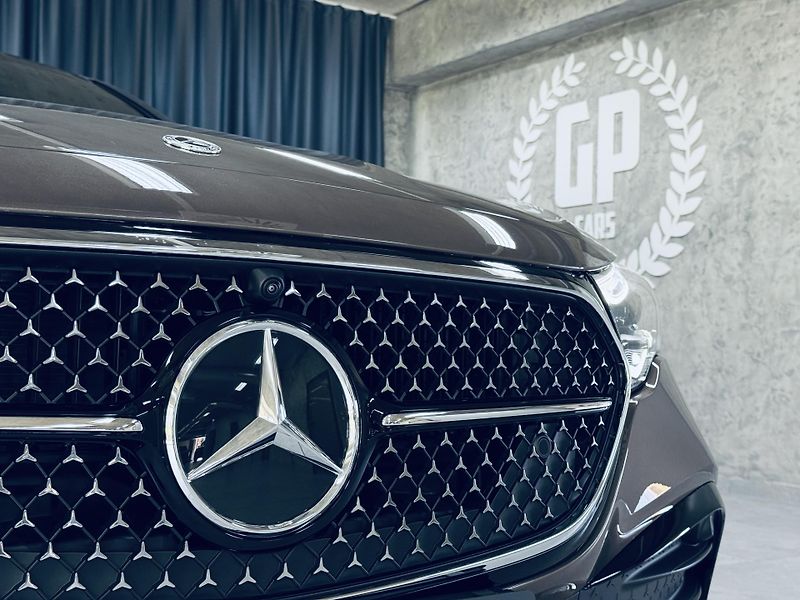 Mercedes-Benz Třídy E (2025) 220d*AMG*4M*AIR*NAT.NAP*PANO - fotka 5 z 46