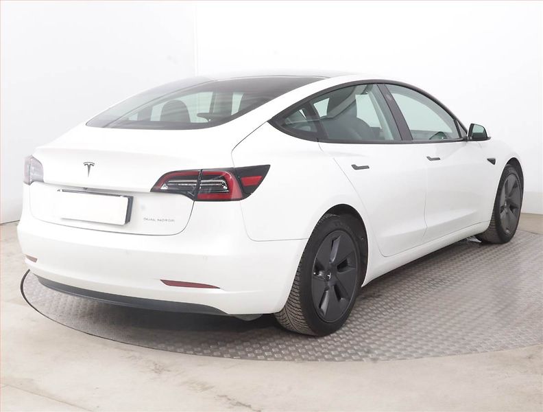 Tesla Model 3 (2021) Long Range 4WD 82kWh, SoH 85% - fotka 5 z 21