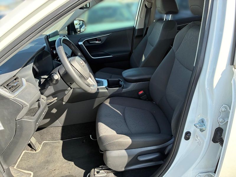 Toyota RAV4 (2023) COMFORT 2.5 HYBRID 131kW 4WD  - fotka 7 z 11