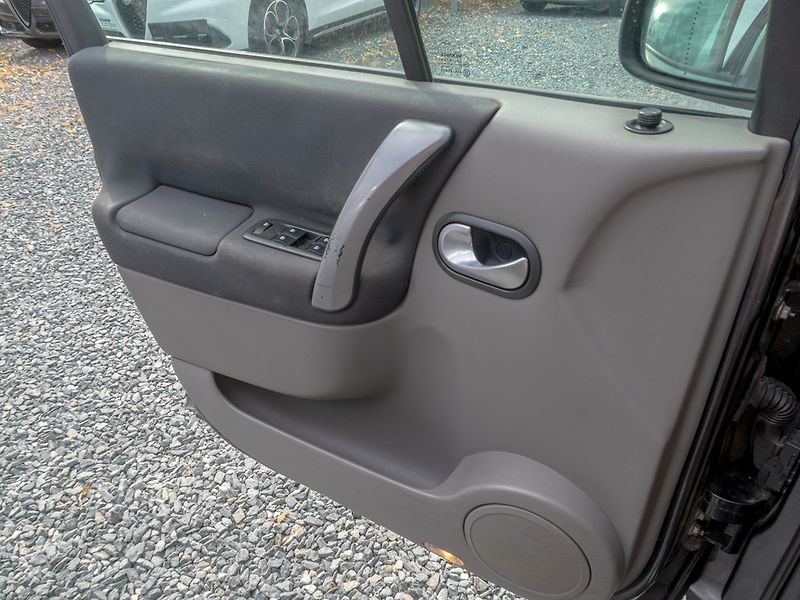Renault Scénic (2006) 1.6i 82KW – PO ROZVODECH - fotka 23 z 38