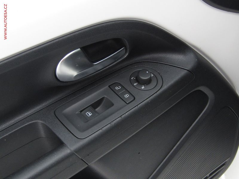 Volkswagen up! (2012) 1.0 i, AC - fotka 11 z 16