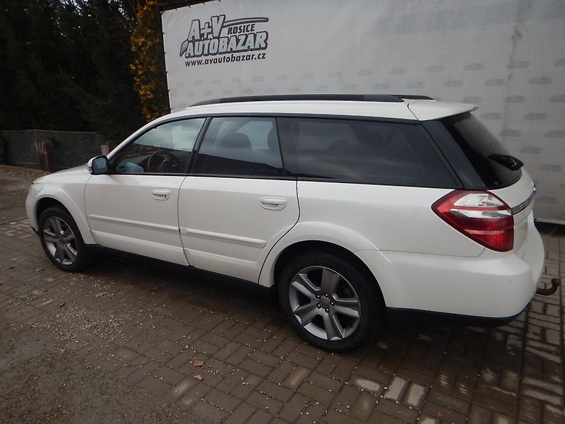 Subaru Outback 2.0 D 110 KW - fotka 3 z 15