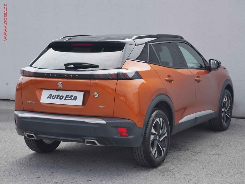 Peugeot 2008 (2021) 1.2 PT, ČR, GT Line - fotka 4 z 26