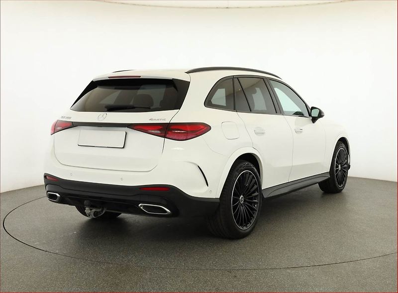 Mercedes-Benz GLC (2025) 200 4MATIC, AMG Line - fotka 5 z 30
