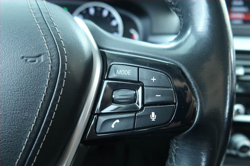 BMW Řada 5 (2018) 520d xDrive, 4X4, Automat - fotka 18 z 25