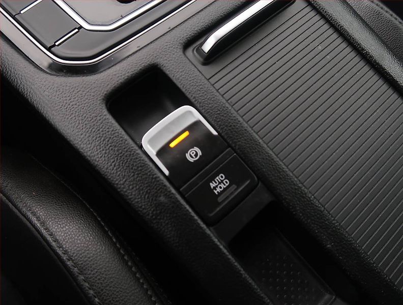 Volkswagen Passat (2016) 2.0 TDI, Automat, Navi - fotka 21 z 23