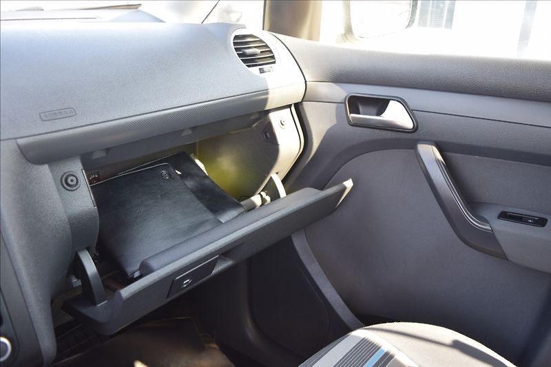 Volkswagen Caddy 1,6 TDI 77KW BEZ KOROZE - fotka 46 z 48