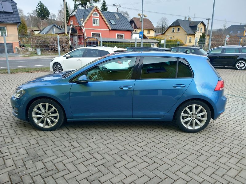 Volkswagen Golf (2013) VII 2,0TDi 110kw 1.MAJITEL - fotka 4 z 39