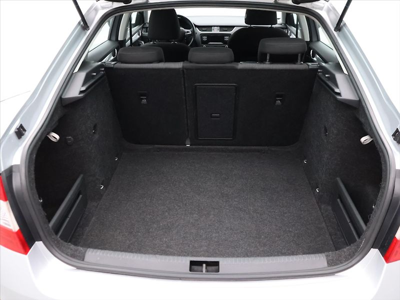 Škoda Octavia 1,4 TSI 110kW Style Aut.klima - fotka 10 z 27