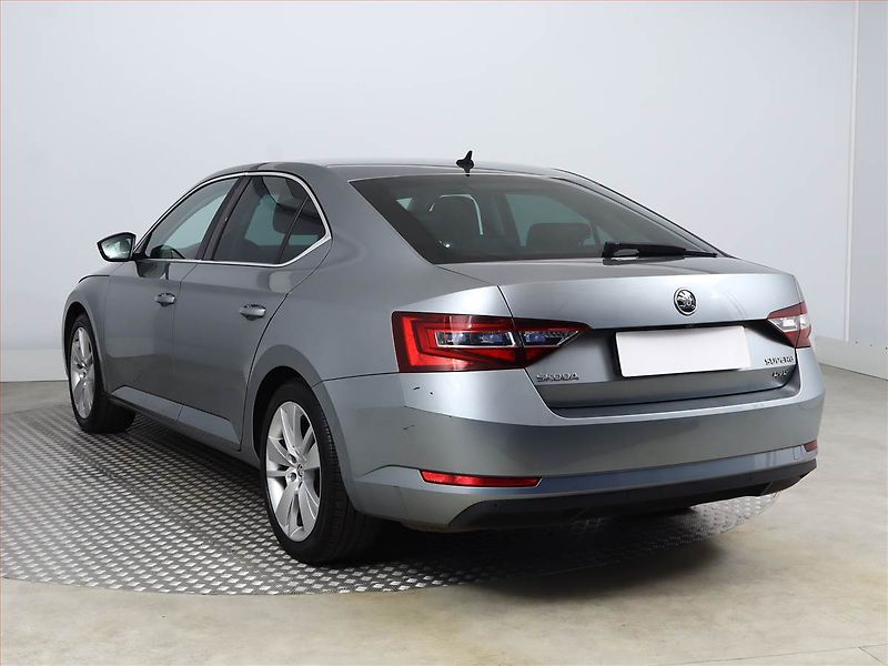 Škoda Superb (2017) Style 2.0 TDI 4x4, 4X4 - fotka 4 z 20