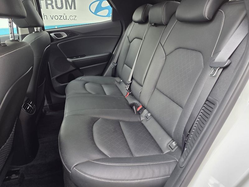 Kia XCeed (2020) 1.6-PLUG-IN HYBRID-1.MAJITEL - fotka 16 z 19