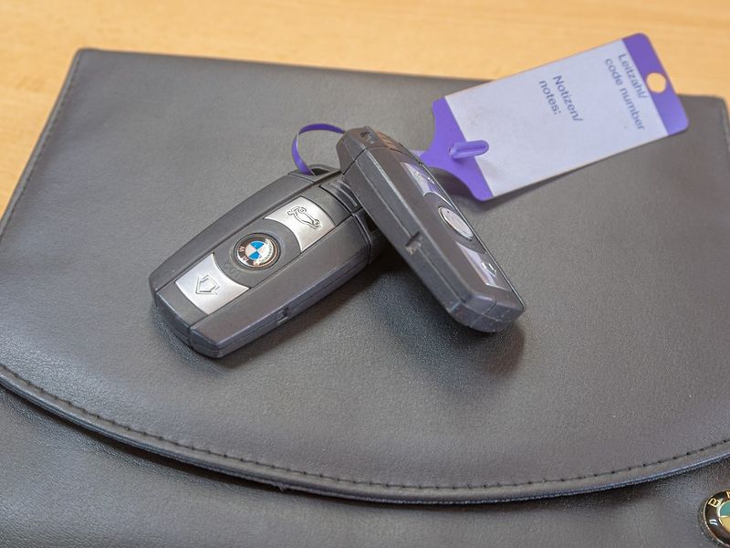 BMW Řada 3 (2011) 325i 160KW mat HK – NAVIGACE - fotka 52 z 52