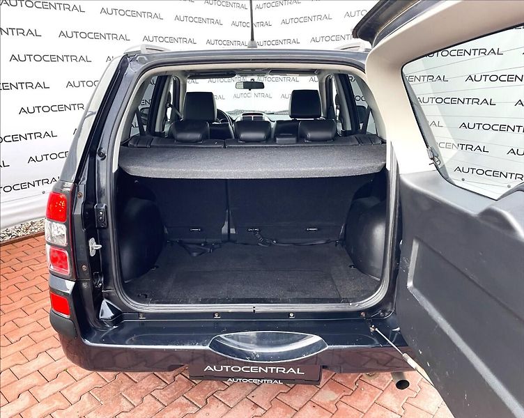 Suzuki Grand Vitara 2,0 i,103kW,4x4 - fotka 10 z 24