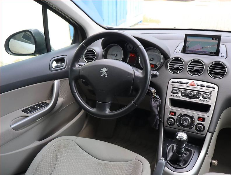 Peugeot 308 (2011) 1.6 HDi, 7 míst, Eko.zaplacen - fotka 7 z 25