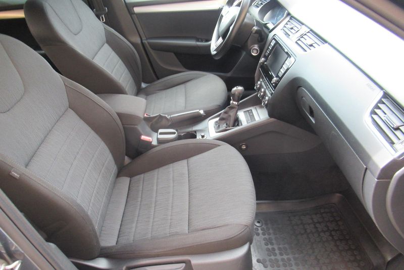 Škoda Octavia 1.6 TDI AUT. KLIMA PŮVOD ČR - fotka 16 z 22