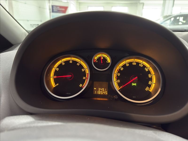 Opel Corsa 1,4   iSPORT TOP STAV I VZHLED - fotka 11 z 43