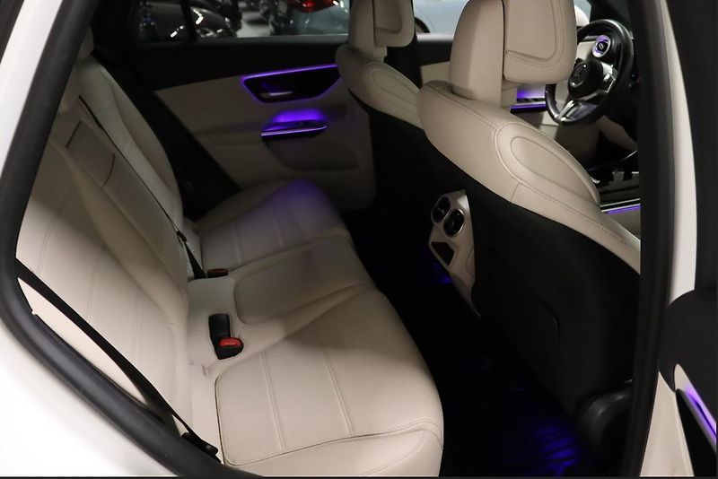Mercedes-Benz GLC 200 4MATIC Pano - fotka 20 z 20