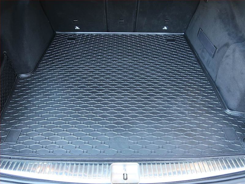 Mercedes-Benz Třídy E (2016) E 200, Automat, Kůže, Navi - fotka 13 z 19