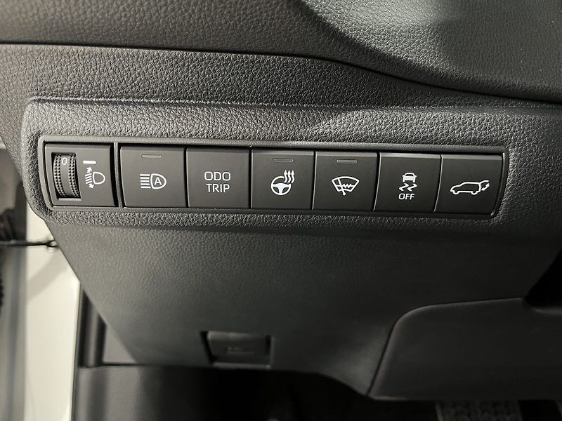 Toyota Corolla TS 2.0 Hybrid GR SPORT - fotka 18 z 28