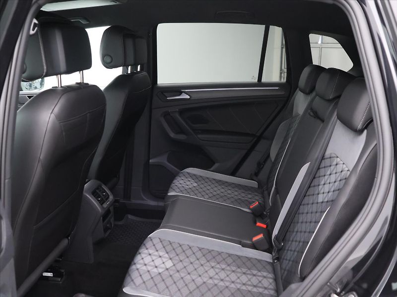Volkswagen Tiguan 1,4 TSI PHEV 180kW R-Line DPH - fotka 15 z 33