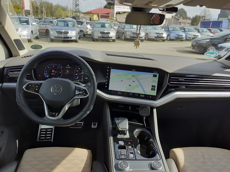 Volkswagen Touareg (2023) 3.0 V 6 TDi R-Line - fotka 8 z 50