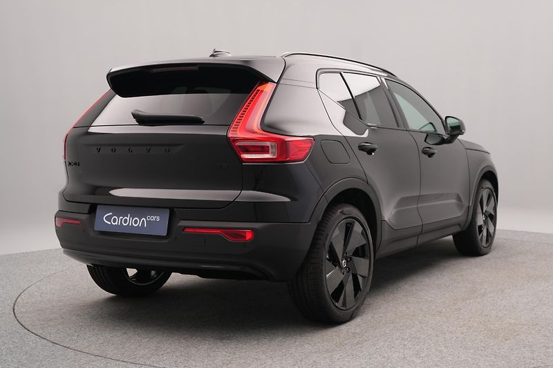 Volvo XC40 (2026) B3 BLACK EDITON  PLUS - fotka 12 z 23