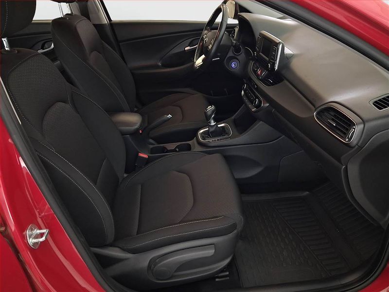 Hyundai i30 (2018) 1.4 T-GDI, ČR,1.maj - fotka 9 z 17