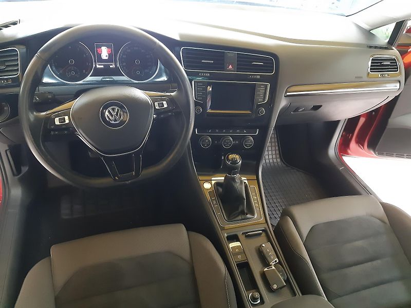 Volkswagen Golf 1.4 TSI NAVI XENON WEBASTO - fotka 9 z 26