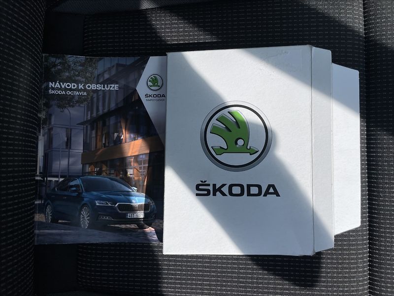 Škoda Octavia 2,0 TDI Combi Ambition Plus - fotka 19 z 24