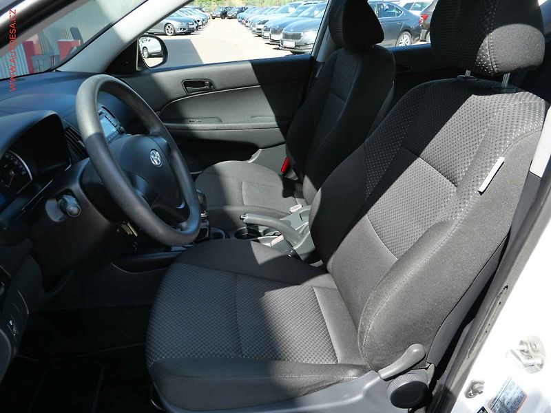 Hyundai i30 (2010) 1.4CVVT, 2.maj,ČR, El. okna - fotka 9 z 12