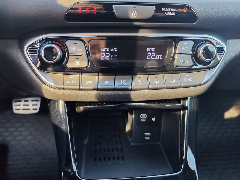 Hyundai i30 1.5 T-GDI/103kW N-Line DCT - fotka 22 z 35