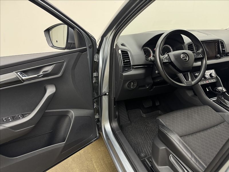 Škoda Karoq 1,6 DSG ACC STYLE+ NAVI KAMERA - fotka 28 z 39