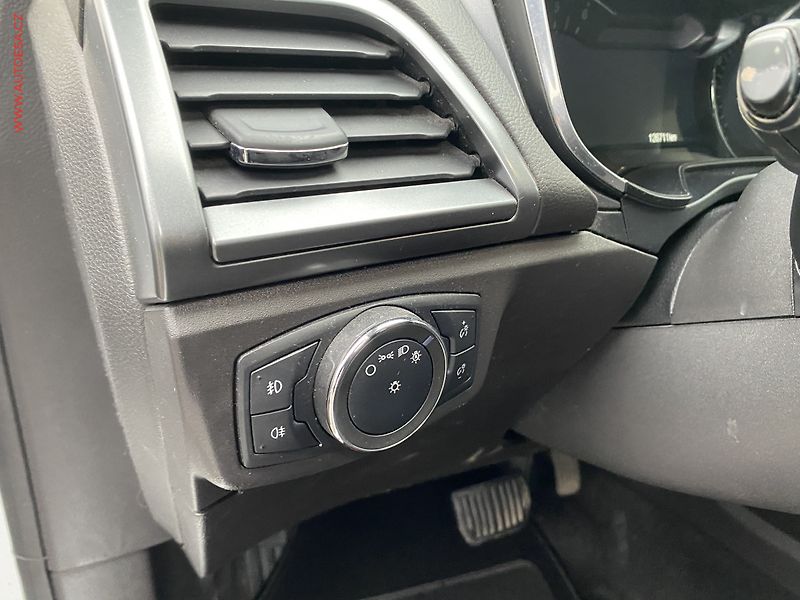 Ford Mondeo (2017) 2.0 TDCI, ČR, AT, navi, LED - fotka 14 z 17