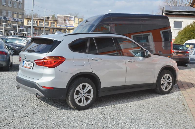 BMW X1 (2018) xDrive 20d 140kW AT /LED /NAVI - fotka 6 z 32