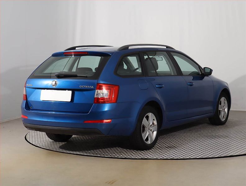 Škoda Octavia (2015) Ambition 1.6 TDI, Tempomat - fotka 5 z 15
