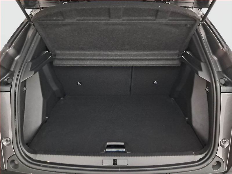 Peugeot 2008 (2022) GT Line 1.5 BlueHDi - fotka 14 z 24