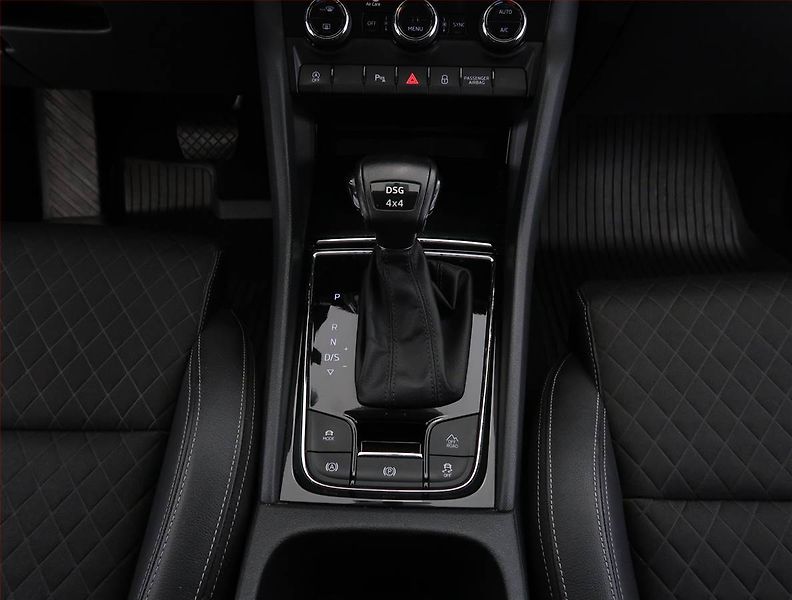 Škoda Karoq (2019) 2.0 TDI, 4X4, Automat - fotka 13 z 29