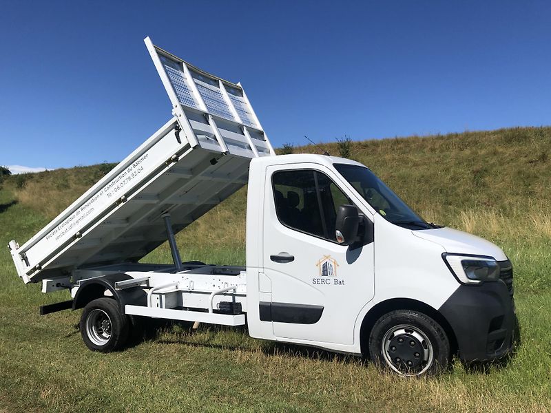 Renault Master (2023) 2.3TDi pouze 69000 km, 3,3m - fotka 2 z 11
