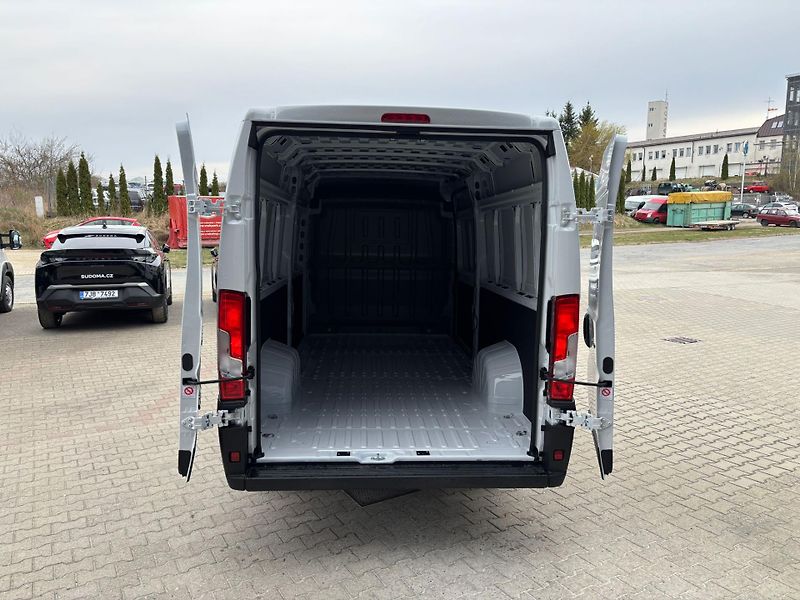 Peugeot Boxer Furgon 4350 L4H2 140k MAN6 - fotka 6 z 17