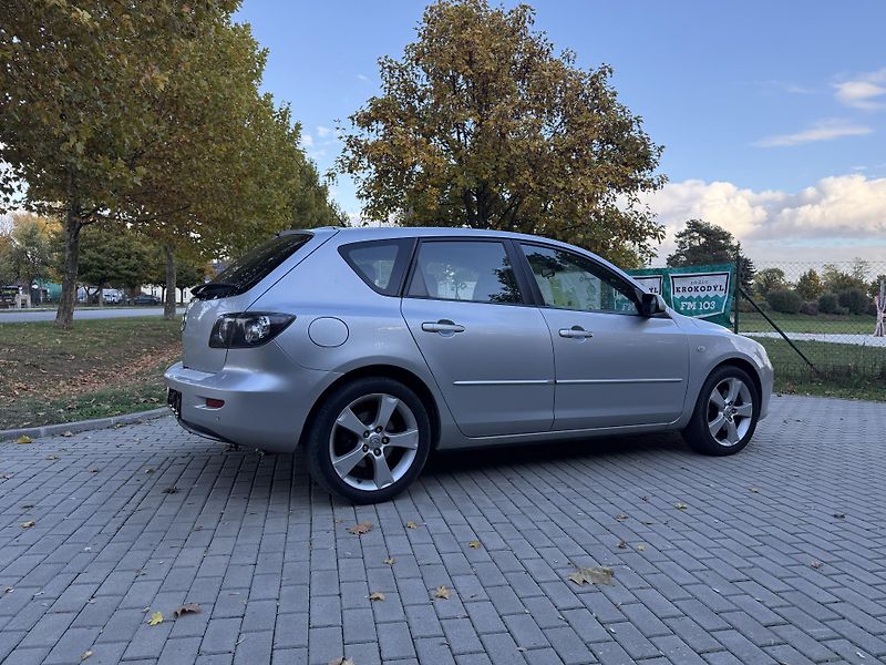 Mazda 3 2.0 Sport - fotka 12 z 32